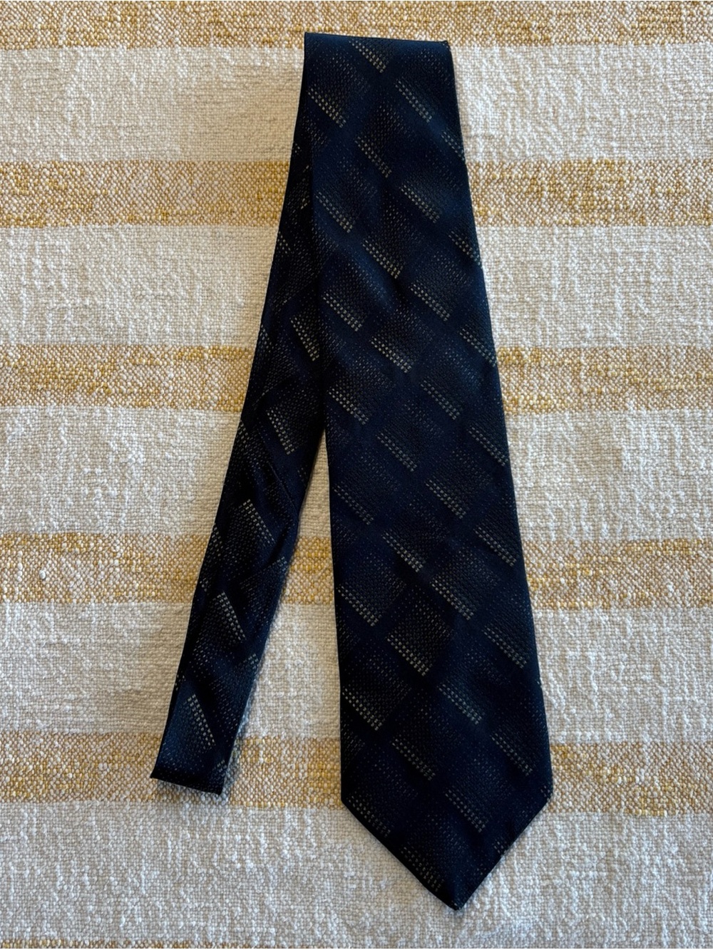 ALFRED SUNG Navy Blue Textured Geometric Silk Tie